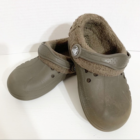 Dual Crocs Comfort™ Faux Fur Lined Adjustable Strap Croc Shoes Warm Brown 10-11 - Picture 2 of 13